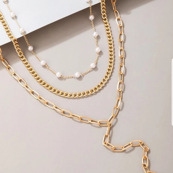 *Delia* Chain and Pearl Necklace - Picture 3 of 4